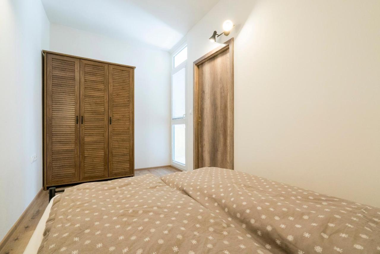 ברטיסלאבה Stylish Centrally Located 1Br Apartment With Parking מראה חיצוני תמונה